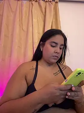 Snapshot of YenthCorona chatting on 05-05-26, 03:03 YenthCorona online show from 05-05-26, 03:03