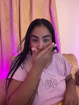 Snapshot of YenthCorona chatting on 05-20-26, 04:07 YenthCorona online show from 05-20-26, 04:07
