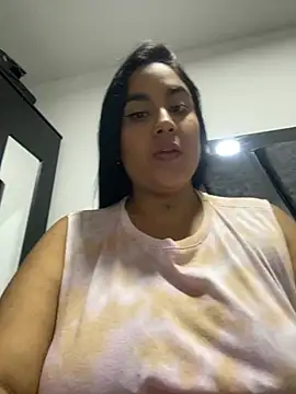 Snapshot of YenthCorona chatting on 05-28-26, 01:36 YenthCorona online show from 05-28-26, 01:36