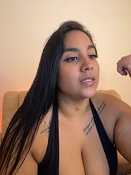 Snapshot of YenthCorona chatting on 06-05-26, 03:24 YenthCorona online show from 06-05-26, 03:24