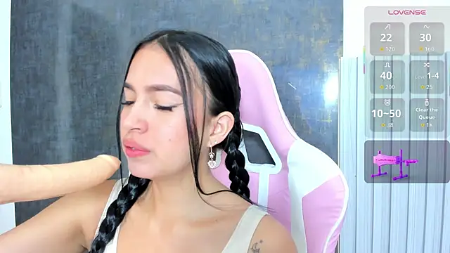 Snapshot of antonella_guzman_ chatting on 12-17-25, 12:11 antonella guzman online show from 12-17-25, 12:11