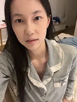 Snapshot of DD-52 chatting on 12-17-25, 12:11 DD-52 online show from 12-17-25, 12:11