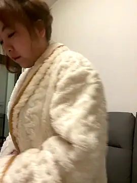 Snapshot of bibi347127 chatting on 12-22-25, 01:35 bibi347127 online show from 12-22-25, 01:35