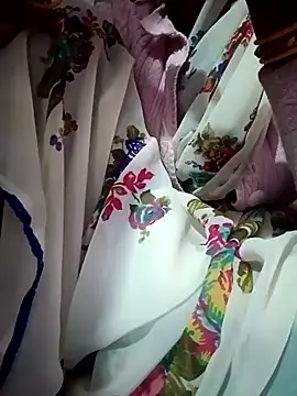 Snapshot of Rashili chatting on 12-16-25, 04:28 Rashili online show from 12-16-25, 04:28