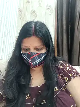 Snapshot of desiriya14 chatting on 12-17-25, 08:53 desiriya14 online show from 12-17-25, 08:53