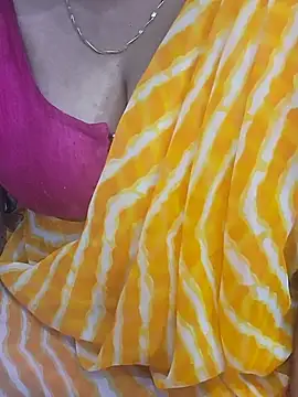 Snapshot of desiriya14 chatting on 02-12-26, 09:48 desiriya14 online show from 02-12-26, 09:48