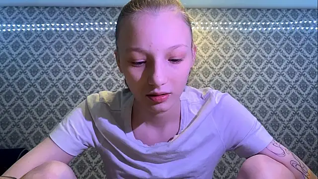 Snapshot of Cleonoth2o chatting on 12-16-25, 05:29 Cleonoth2o online show from 12-16-25, 05:29