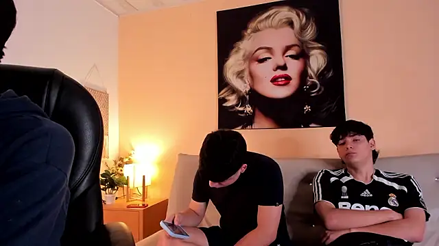 HotThreesoome online show from 03-24-26, 12:32