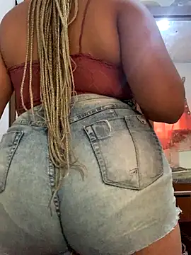 Snapshot of CorujinhaSafada chatting on 12-13-25, 08:58 CorujinhaSafada online show from 12-13-25, 08:58