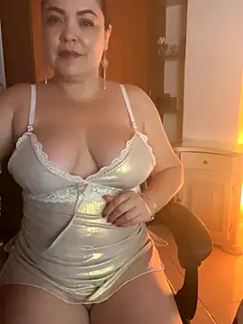 Snapshot of EmiHarrys chatting on 12-16-25, 09:53 EmiHarrys online show from 12-16-25, 09:53