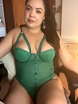 Snapshot of EmiHarrys chatting on 01-07-26, 10:23 EmiHarrys online show from 01-07-26, 10:23