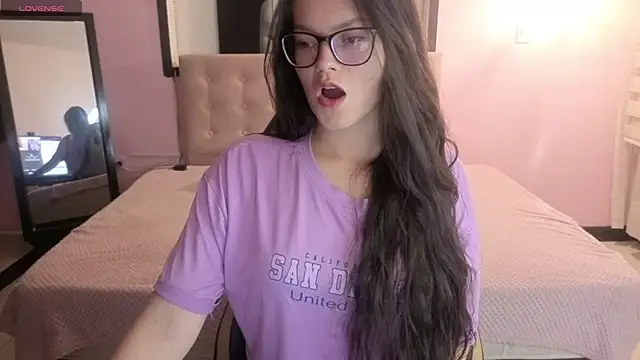 Snapshot of Sara_valderrama_ chatting on 05-04-26, 01:07 Sara valderrama online show from 05-04-26, 01:07