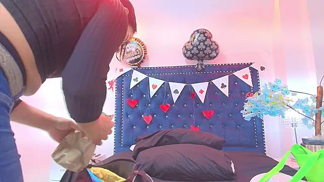 Snapshot of Velora_nigth chatting on 02-18-26, 12:01 Velora nigth online show from 02-18-26, 12:01