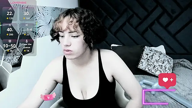 Snapshot of Kiara_Fox__ chatting on 12-17-25, 08:59 Kiara Fox online show from 12-17-25, 08:59