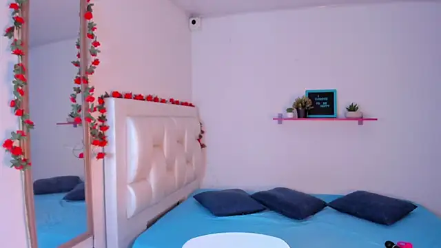 Snapshot of annelis_x chatting on 12-20-25, 01:45 annelis x online show from 12-20-25, 01:45