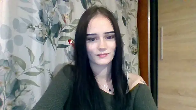 Snapshot of NinaTease chatting on 12-17-25, 11:44 NinaTease online show from 12-17-25, 11:44