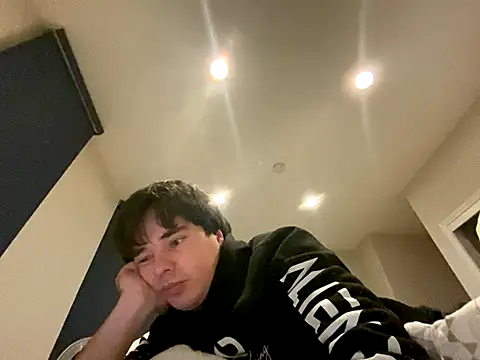 Snapshot of phantom898983 chatting on 12-14-25, 08:30 phantom898983 online show from 12-14-25, 08:30