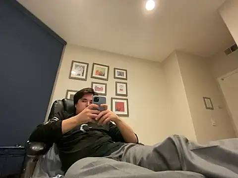 phantom898983 online show from 12-18-25, 01:55