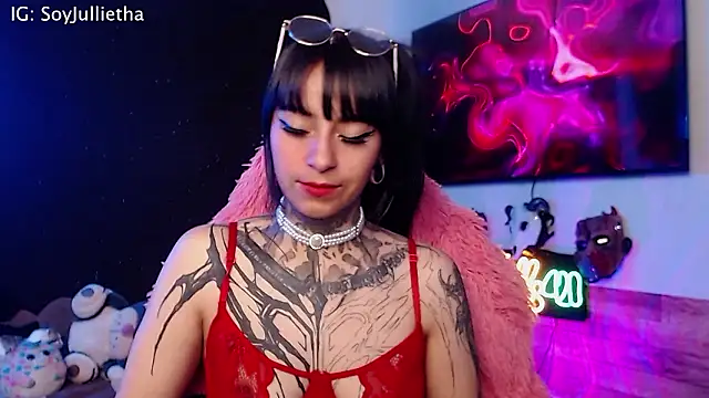 Snapshot of Julls420_ chatting on 02-13-26, 02:29 Julls420 online show from 02-13-26, 02:29