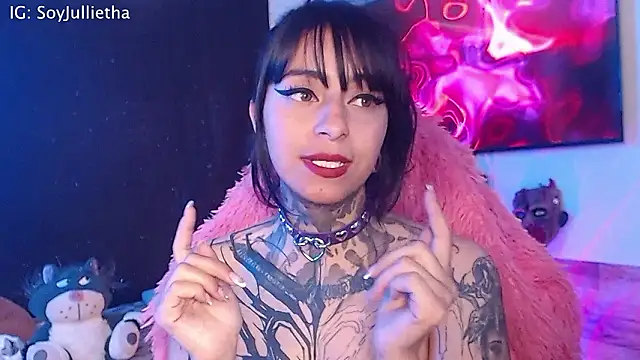 Snapshot of Julls420_ chatting on 02-22-26, 07:45 Julls420 online show from 02-22-26, 07:45