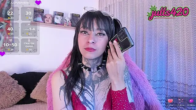 Snapshot of Julls420_ chatting on 05-12-26, 03:25 Julls420 online show from 05-12-26, 03:25