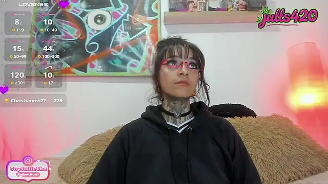 Snapshot of Julls420_ chatting on 06-18-26, 09:14 Julls420 online show from 06-18-26, 09:14