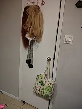 Snapshot of SpiderRose chatting on 01-13-26, 04:01 SpiderRose online show from 01-13-26, 04:01