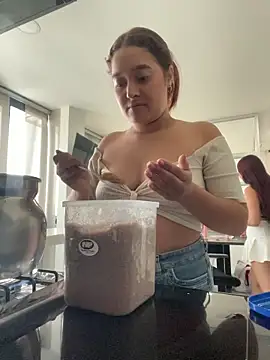 Snapshot of Emily_Jonness_ chatting on 12-15-25, 11:36 Emily Jonness online show from 12-15-25, 11:36