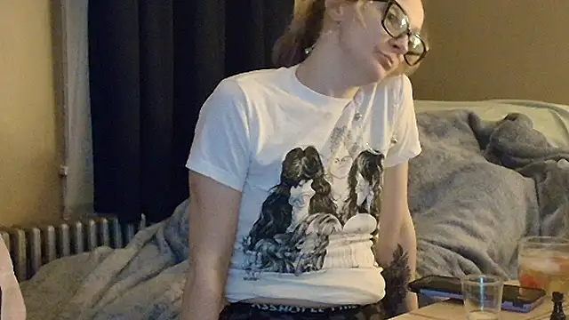 Snapshot of blondebombshell4343 chatting on 12-16-25, 12:59 blondebombshell4343 online show from 12-16-25, 12:59