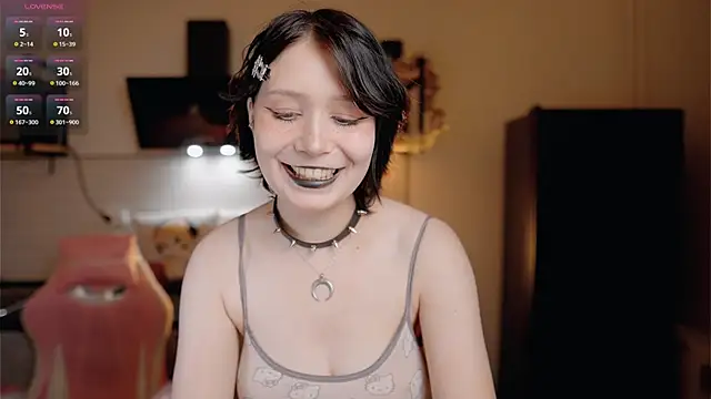 Snapshot of Nickari chatting on 06-26-26, 05:45 Nickari online show from 06-26-26, 05:45