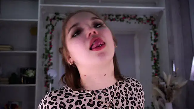 Snapshot of SolBurri chatting on 12-14-25, 02:50 SolBurri online show from 12-14-25, 02:50