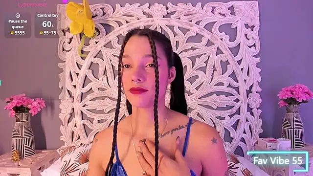 loraineblake online show from 02-12-26, 01:06