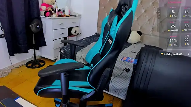 Snapshot of lulu_parker chatting on 12-19-25, 07:32 lulu parker online show from 12-19-25, 07:32