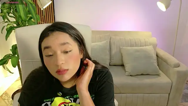 IAM  ZARA online show from 04-14-26, 09:43