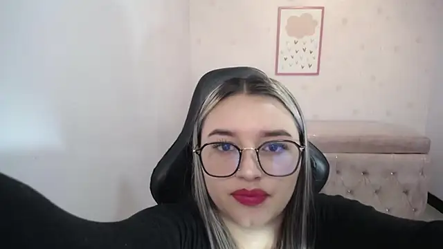 Snapshot of Iris_Bell_ch chatting on 12-14-25, 11:26 Iris Bell ch online show from 12-14-25, 11:26