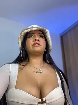 Snapshot of yeniffer_valens chatting on 12-14-25, 07:58 yeniffer valens online show from 12-14-25, 07:58