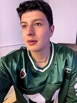 Snapshot of Goldenknight33 chatting on 12-14-25, 12:32 Goldenknight33 online show from 12-14-25, 12:32