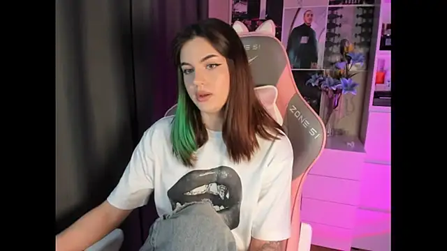 Snapshot of NikkieKitty chatting on 02-03-26, 01:27 NikkieKitty online show from 02-03-26, 01:27