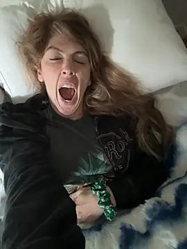 Snapshot of CelestialRuby chatting on 10-25-25, 02:02 CelestialRuby online show from 10-25-25, 02:02