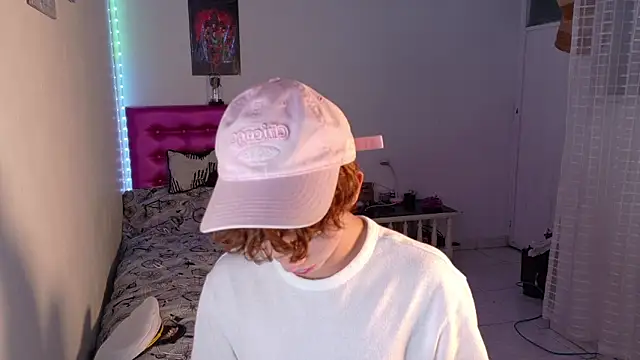 Snapshot of Dani_Dancer chatting on 12-20-25, 01:12 Dani Dancer online show from 12-20-25, 01:12