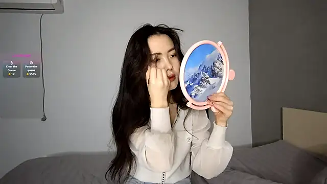 Snapshot of OleneBouras chatting on 12-14-25, 09:25 OleneBouras online show from 12-14-25, 09:25