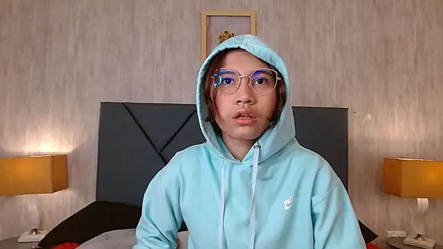 Snapshot of Xaander_ chatting on 01-06-26, 03:21 Xaander online show from 01-06-26, 03:21