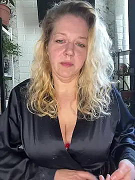 JenniferCarmen online show from 06-05-26, 01:45