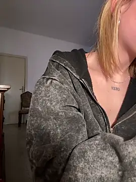 Snapshot of Babygirl537 chatting on 12-16-25, 02:00 Babygirl537 online show from 12-16-25, 02:00