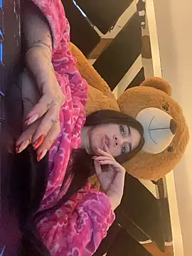 Snapshot of Moon_Magic666 chatting on 12-22-25, 04:09 Moon Magic666 online show from 12-22-25, 04:09