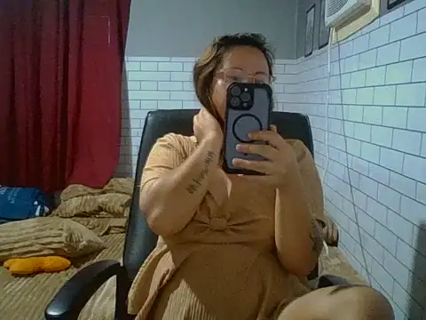 Snapshot of Melania05 chatting on 06-09-26, 01:39 Melania05 online show from 06-09-26, 01:39