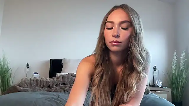 KiraSkys online show from 06-30-26, 11:17