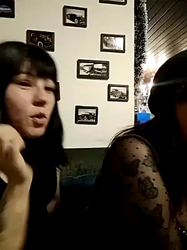 Angeline  Thompson online show from 12-20-25, 01:45