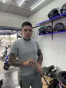 Snapshot of Marlokeo69 chatting on 12-15-25, 05:39 Marlokeo69 online show from 12-15-25, 05:39