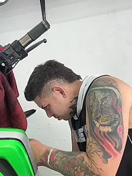 Snapshot of Marlokeo69 chatting on 12-17-25, 05:19 Marlokeo69 online show from 12-17-25, 05:19